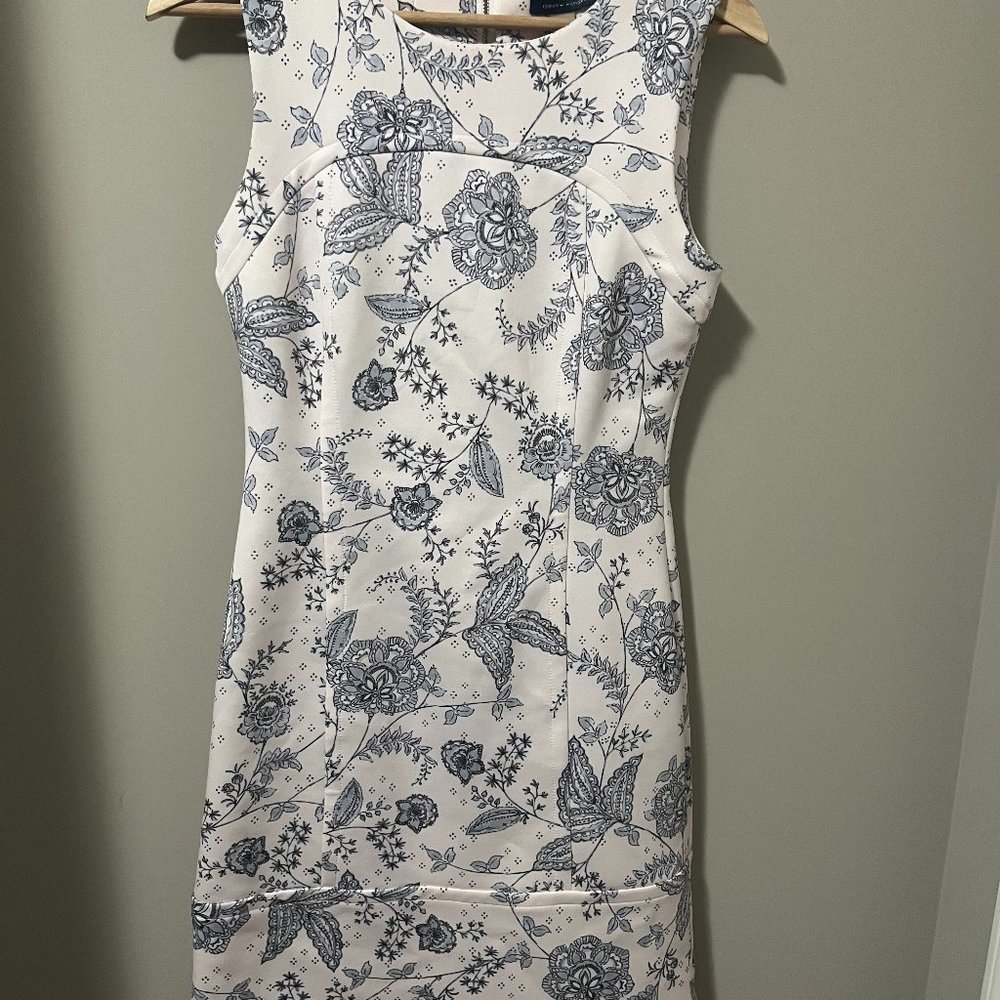 Cute and comfortable pink Tommy Hilfiger mini summer dress in size 2